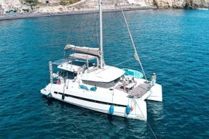 BAli-4.1-Catamaran-Santorini-White-Beach-1
