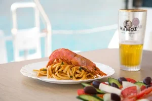 BAli 4.1 Catamaran Santorini shrimp pasta