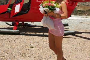 Heli-R44-Client-with-flowers