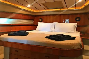 Mykonos Yacht Cruise Ferretti 53 (3)