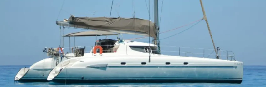 Standard-Catamaran-Hero-Image-1920-×-582-px