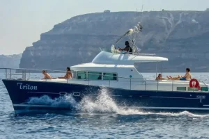 Triton Catamaran Santorini (2)