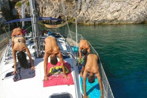 yoga-on-boat